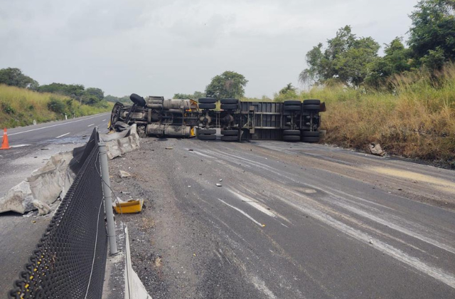 Tras Horas Reabren Circulaci N En La Carretera Veracruz Xalapa E