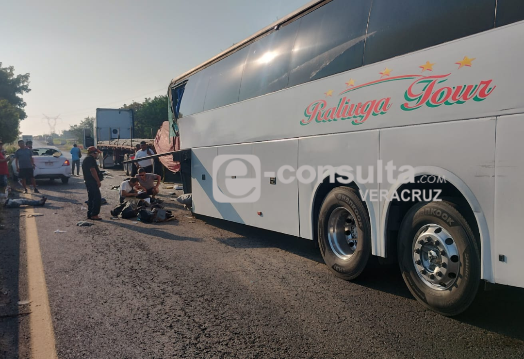 autobus-accidente-isla_acayucan.png