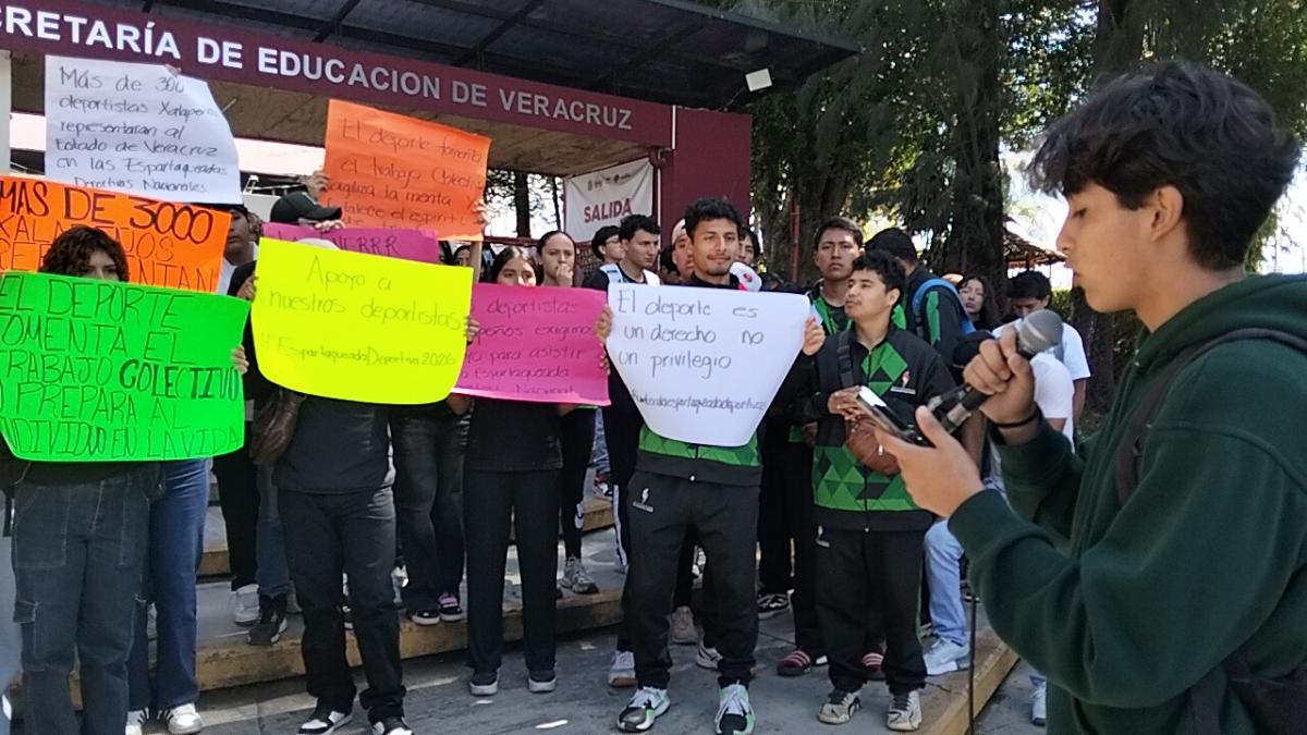 protesta-xalapa-sev.jpg