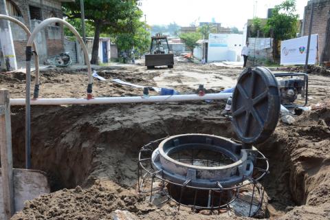 Supervisa Ramón Poo construcción de drenaje sanitario en la Colonia Dora María Treviño image 2