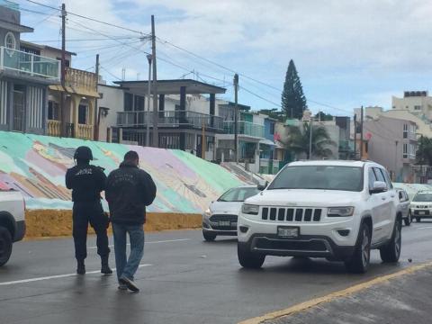 Movilización policial por balacera y persecución en Boca del Río