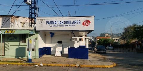 Roban 3 farmacias durante la madrugada, en Coatza