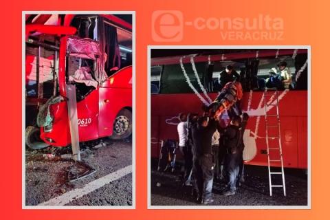 Accidente en La Tinaja-Cosoleacaque: 2 muertos y más de 20 heridos