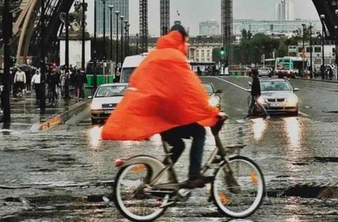 ¿Andar en bici en días de lluvia? Con estos tips podrás estar seguro