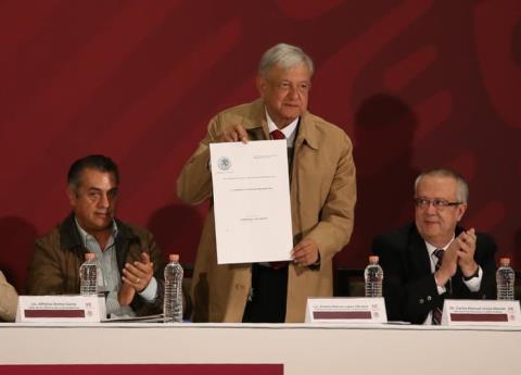 AMLO firmó decreto para reducción de IVA e ISR en la frontera norte