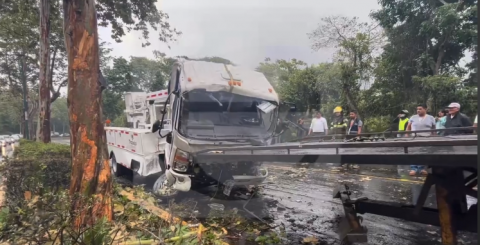 Chocan empleados de ayuntamiento de Xalapa; hay un muerto