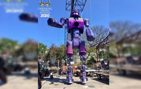 Ernesto Elizondo, artesano que elabora carros alegóricos para Carnaval de Veracruz