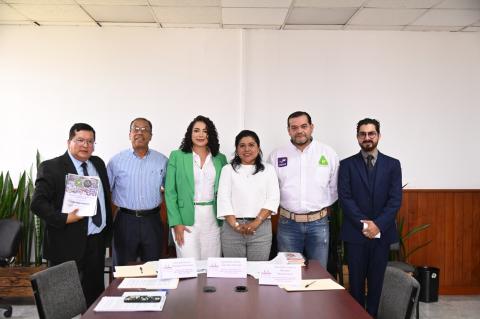 Atienden diputadas a representantes de galleros de la entidad