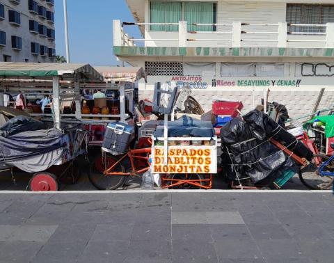 Desalojan a artesanos de mercado El Cajón, en el malecón de Veracruz