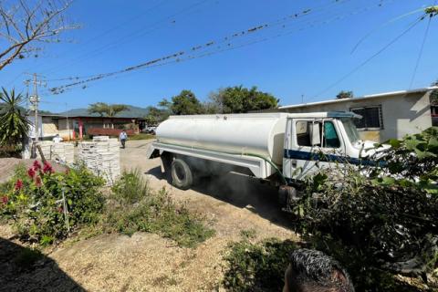 Dotan de agua a comunidades