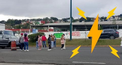 Escuela Experimental sin luz; familias bloquean bulevar Banderilla