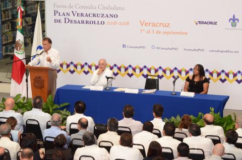 Frenaremos caída, y llevaremos a Veracruz al desarrollo: Yunes