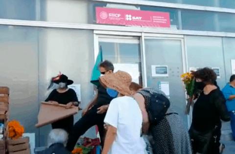 FRENAA utiliza himno feminista en marcha conta AMLO, en Boca