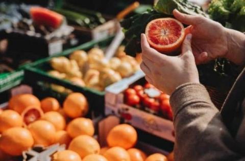 ¿Padeces de colitis? Esto debes evitar consumir