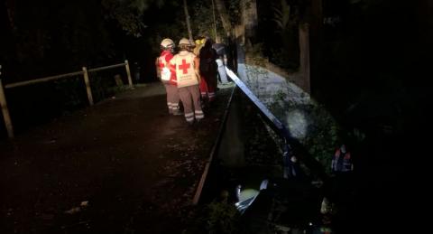 Hombre muere al caer con su automóvil al río Pixquiac, en Coatepec