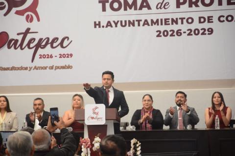 Nacho Luna promete consultar al pueblo al rendir protesta en Coatepec
