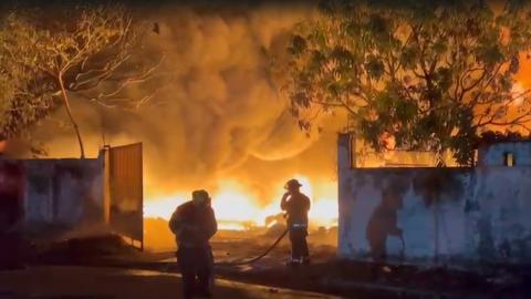 Incendio consume recicladora en zona industrial de Veracruz