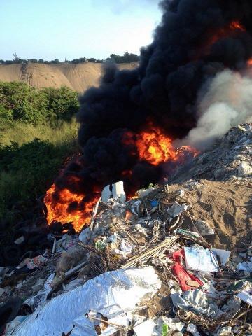 Se incendia basurero clandestino en la Reserva Tarimoya image 2