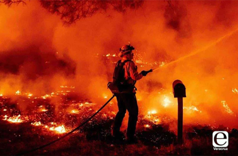 Sin freno los incendios en California, al menos 10 muertos