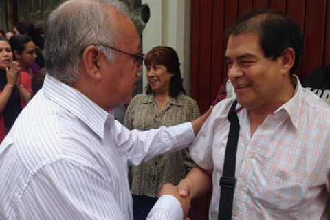 Juan Mendoza Gutiérrez (derecha)