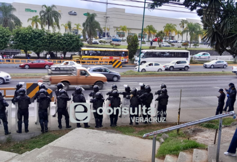 maestros-bloqueo-Lázaro_Cárdenas