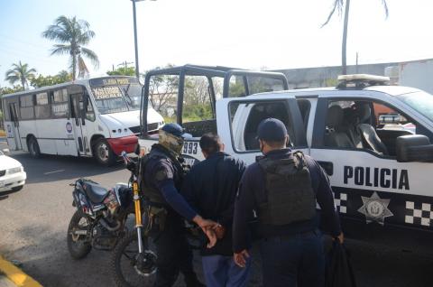 Pasajeras detienen a hombre que se masturbó en camión de Veracruz