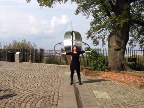 Un bote de basura, punto de referencia del meridiano cero