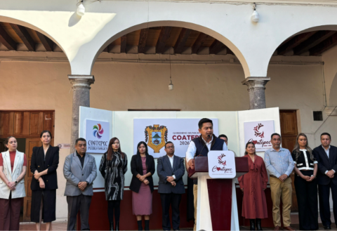 Nacho Luna presenta a funcionarios de su gabinete en Coatepec