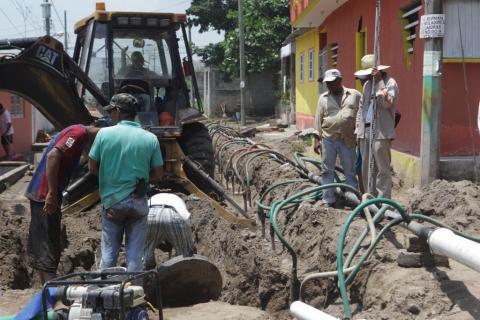 Habitantes de la colonia Dora María Treviño contarán con drenaje image 3