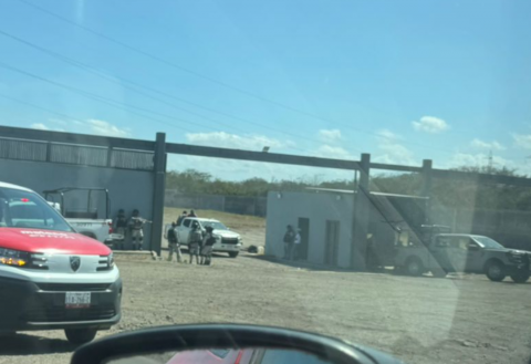 Aseguran bodega con 10 pipas durante operativo en Dos Lomas, Veracruz