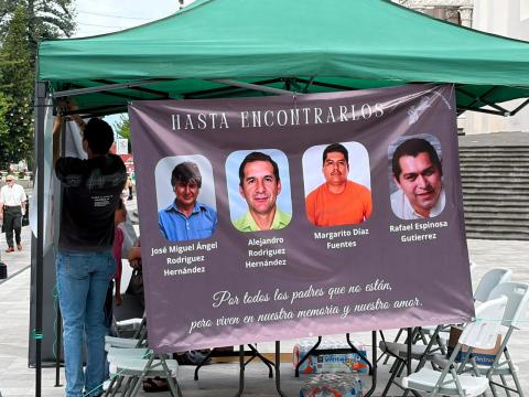 Colectivos y familias recuerdan a padres desaparecidos en Xalapa