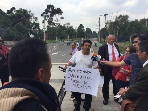 Recibe Peña Nieto a padres de los 43 desparecidos de Ayotzinapa