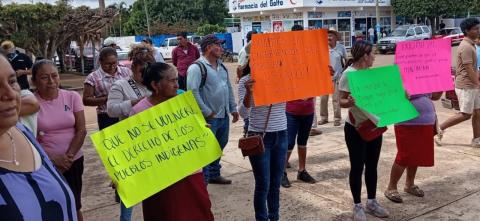 Habitantes toman palacio de Pajapan por desvío de 4 millones