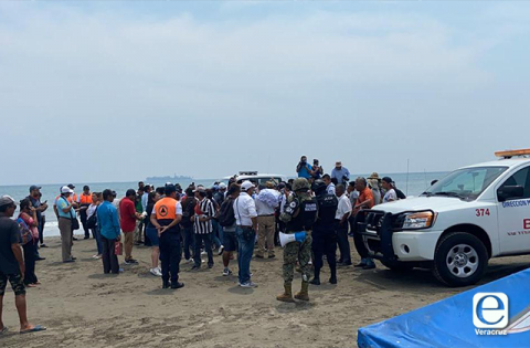 Vendedores y palaperos se niegan a dejar la playa por contingencia