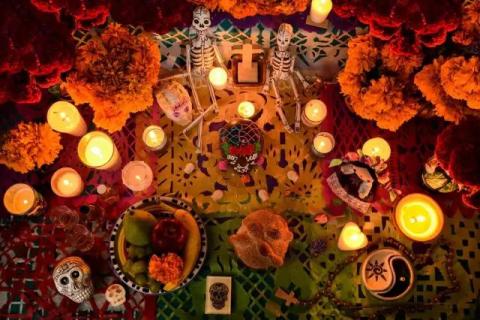 ¿Qué pasa si comes la comida de la ofrenda de Día de Muertos?
