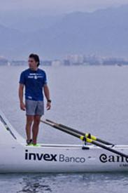 Un mexicano viajará desde España hasta México en un bote de remo