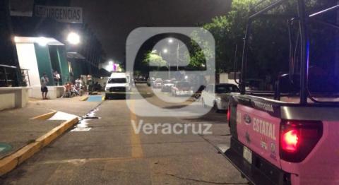 Matan a taxista frente al IMSS de Coatza mientras esperaba a su suegra