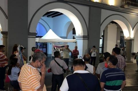 Por quejas contra Grupo MAS, toman palacio municipal de Veracruz