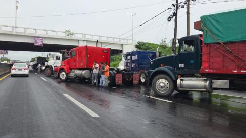 Transportistas de AMOTAC protestan en Veracruz por inseguridad y extorsiones