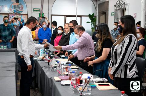 Tras disturbios, Morena "arrebata" alcaldía de Jesús Carranza