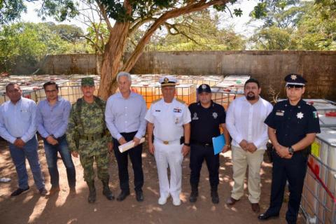 SSP: 12 detenidos, 16 vehículos, 2 auto-tanques, 78 bidones de gasolina y armamento asegurado image 1