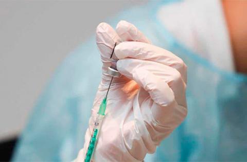 Especialistas cuestionan estrategia de vacunación en México