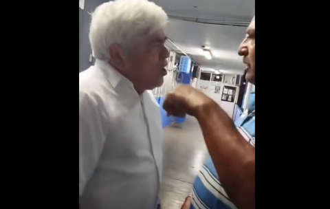 VIDEO | Maestro del Cetmar reta a golpes a papá, en Veracruz