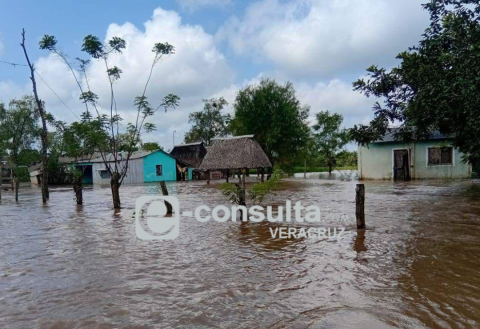 Casi 800 viviendas dañadas por desborde de ríos en Texistepec
