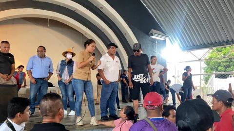 Usted no me deja trabajar: presidenta del DIF a alcalde de Texistepec