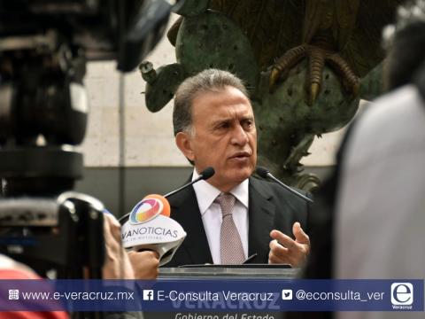 Hasta en su último informe Yunes se enfrentó con la prensa