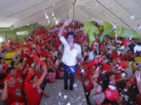 Elízabeth Morales García, candidata a diputada federal por el PRI-PVEM, cerró su último día de campaña ante sus estructuras de tierra a quienes agradeció el apoyo y la gran campaña que hicieron en los últimos 60 días logrando el respaldo de capitalinos y su voto para el día de la elección.