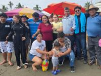 Poblanos reciben el Año Nuevo en las playas de Veracruz 