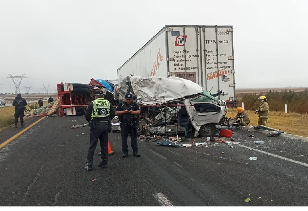accidente-trailer-autopista_xalapa_perote.png