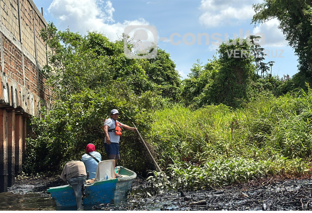 pemex-contaminacion-rio_coatzacoalcos_2.png